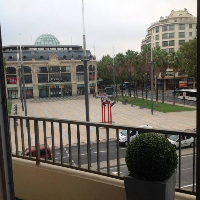 Vue sur la place de catalogue