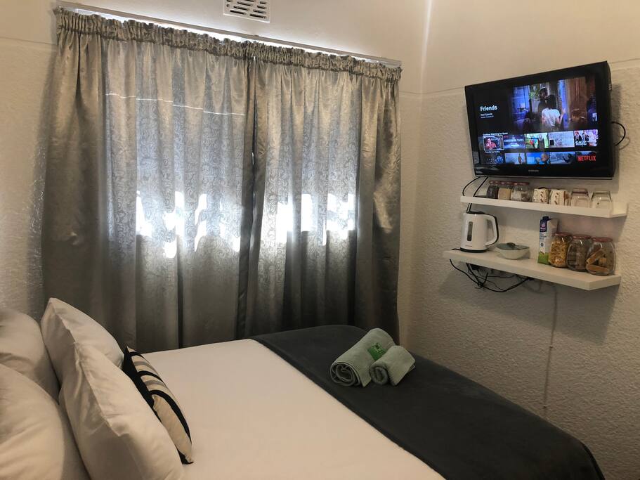 Guest Room + Netflix TV