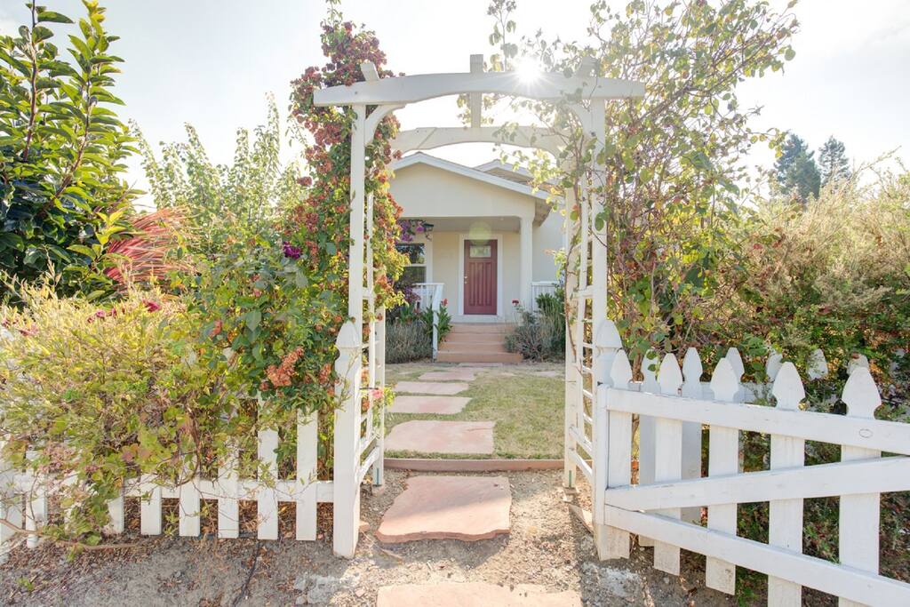 Entrance to the house already provides a perfect garden atmosphere vacation spot. It is decorated with lush greeneries, a multitude of plants and colorful flowers.