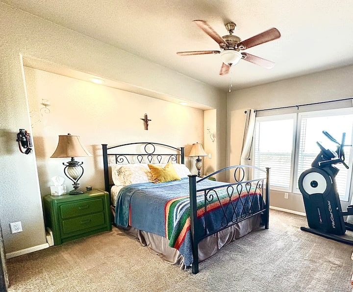 主卧（加大双人床）