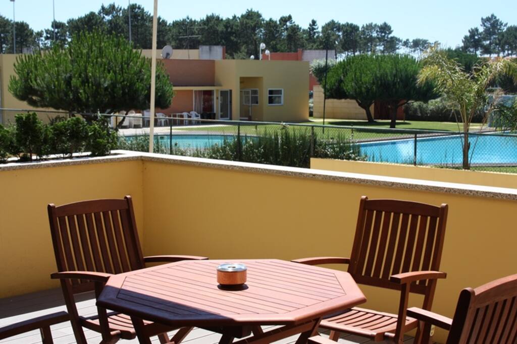 terraço vista piscina