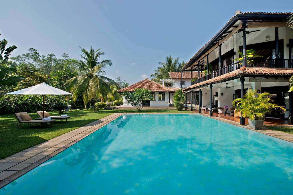 Pool with view on the pavillion and room 1 downstairs