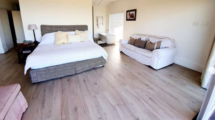 Splash Rock Beachfront Villa