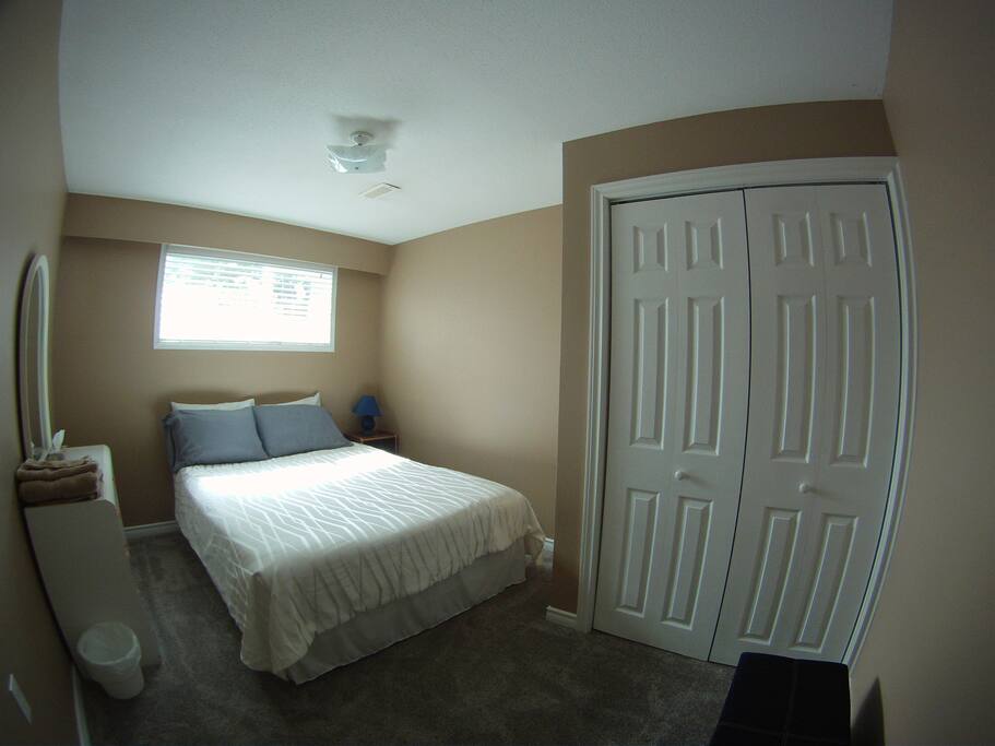 Queen size bed that you can walk around