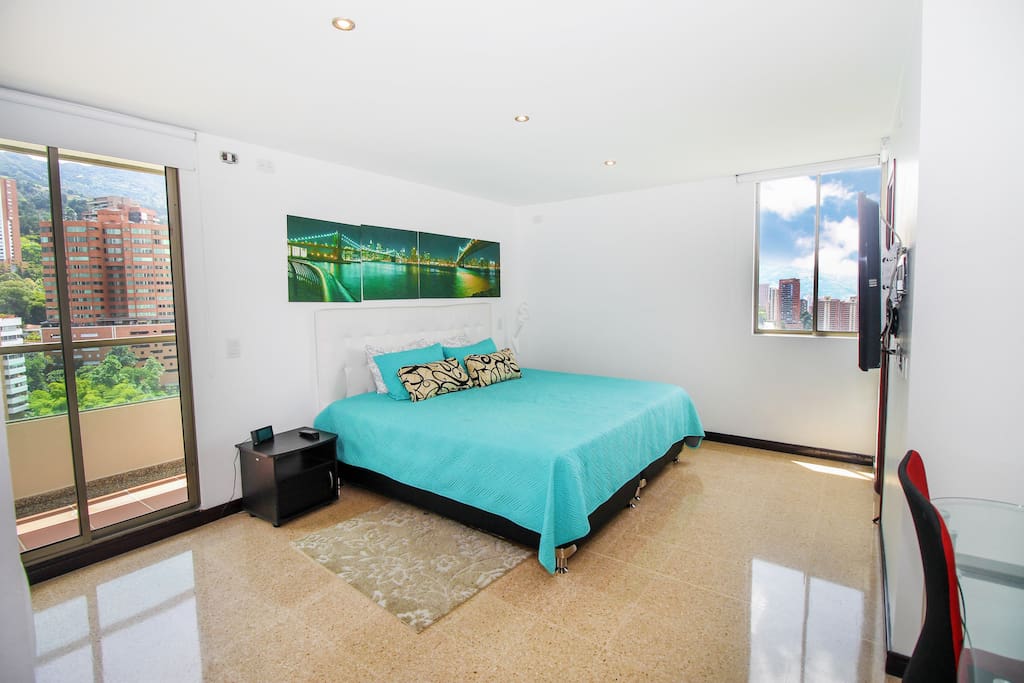 Master Bedroom with King size bed,flat screen tv,private bath and Balcony.