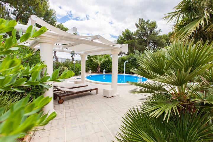 Villa panoramica con piscina gallery image 2