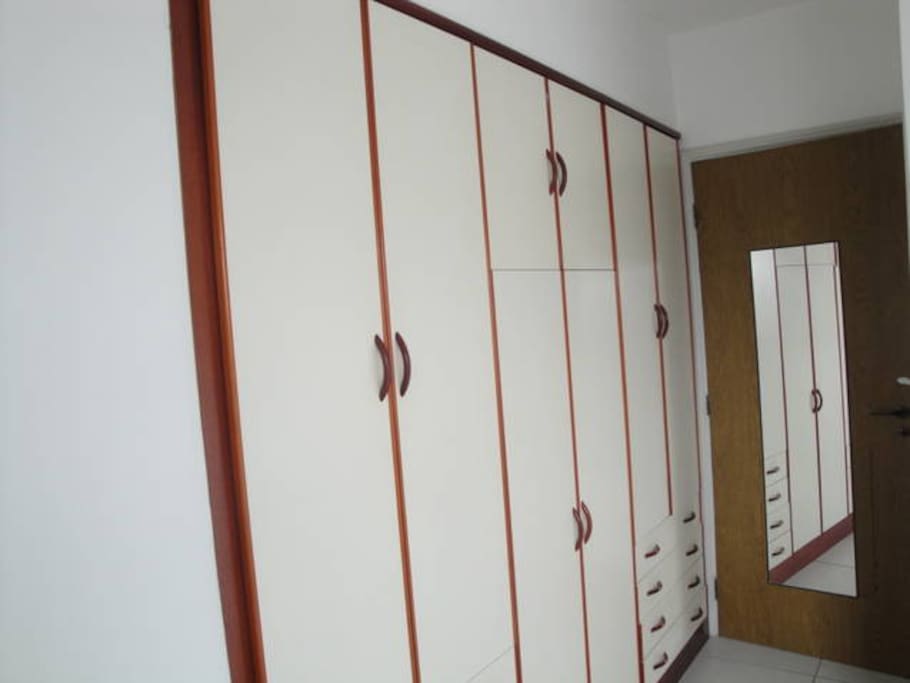Quarto com armário embutido!