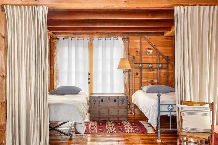 Second Floor // Twin Nook with a trundle bed (2 twins - Casper mattresses). Organic sheets, wool blankets & comforters.