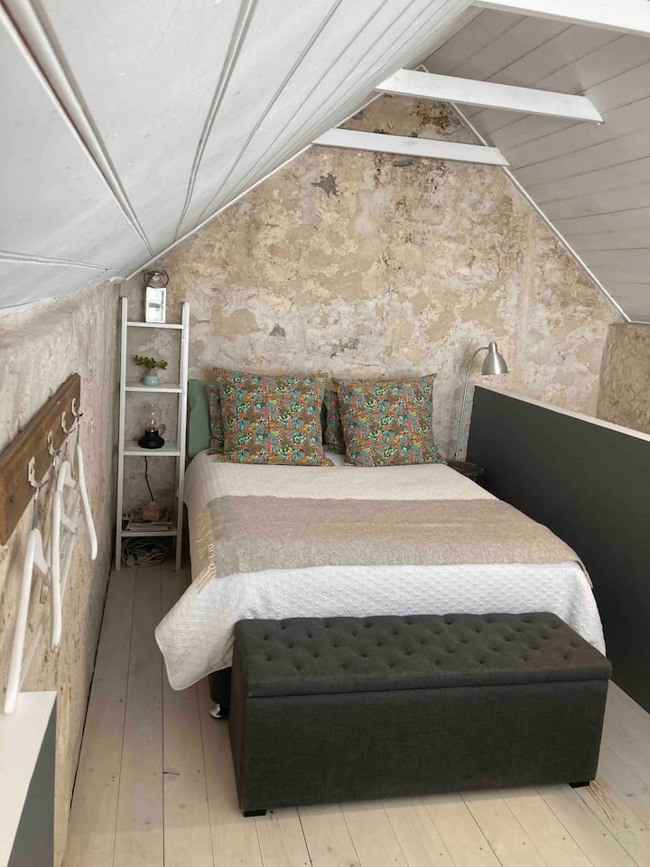 Bračni krevet na mezzaninu