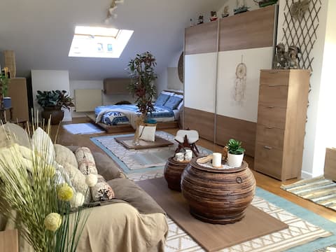 Penthouse room in townhouse & breakfast for 4 people