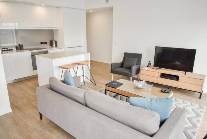 WALK TO RNA GROUNDS/ FORTITUDE VALLEY, 2-BR SPACE gallery image 4