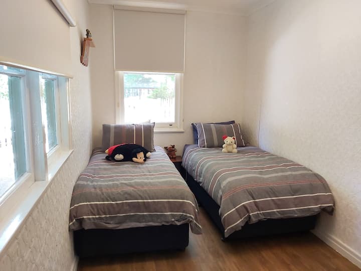 Questi letti possono essere spostati insieme o spostati in un altro posto nella camera da letto 