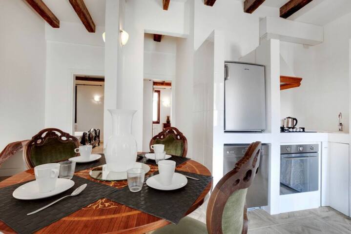 Venice traditional home with terrace gallery image 4