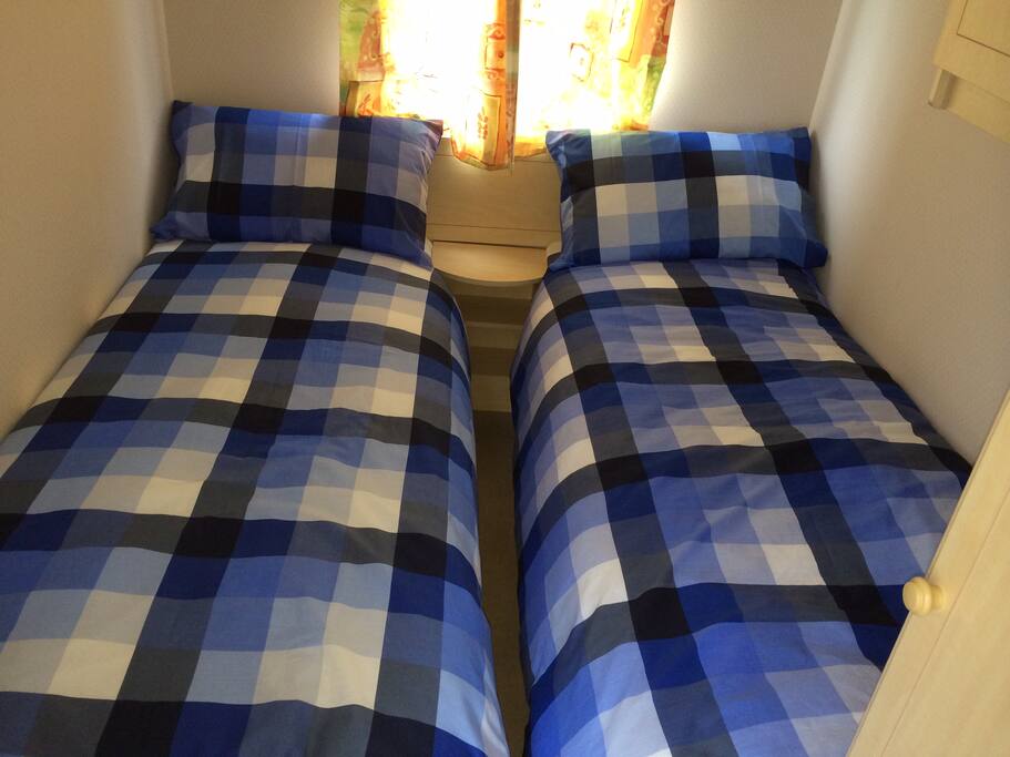 Twin bedroom