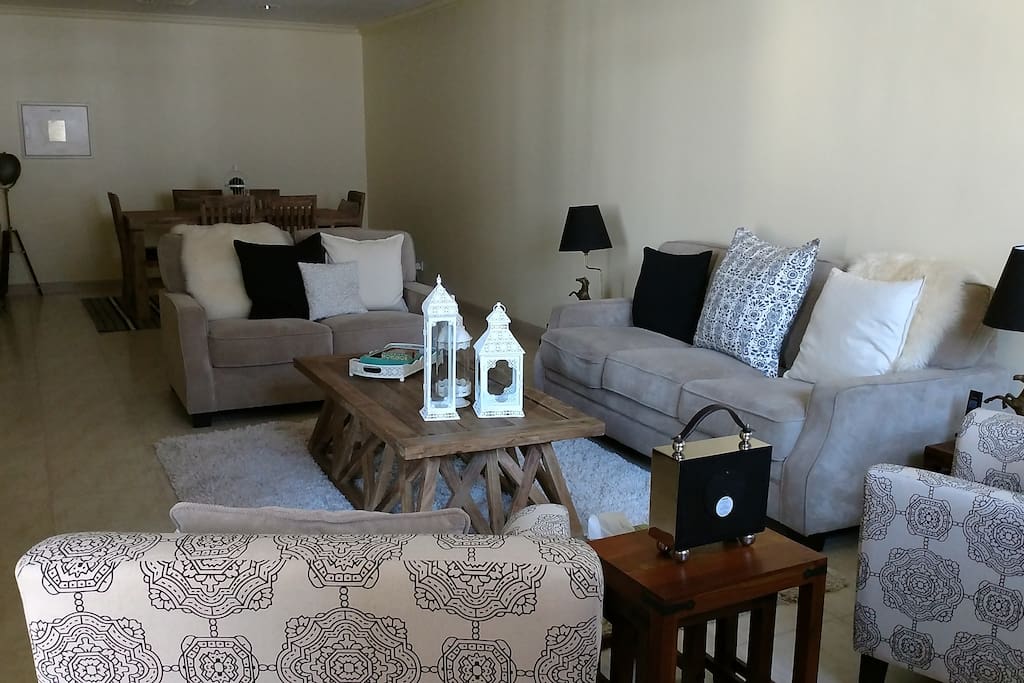 Living and dining area + balcony