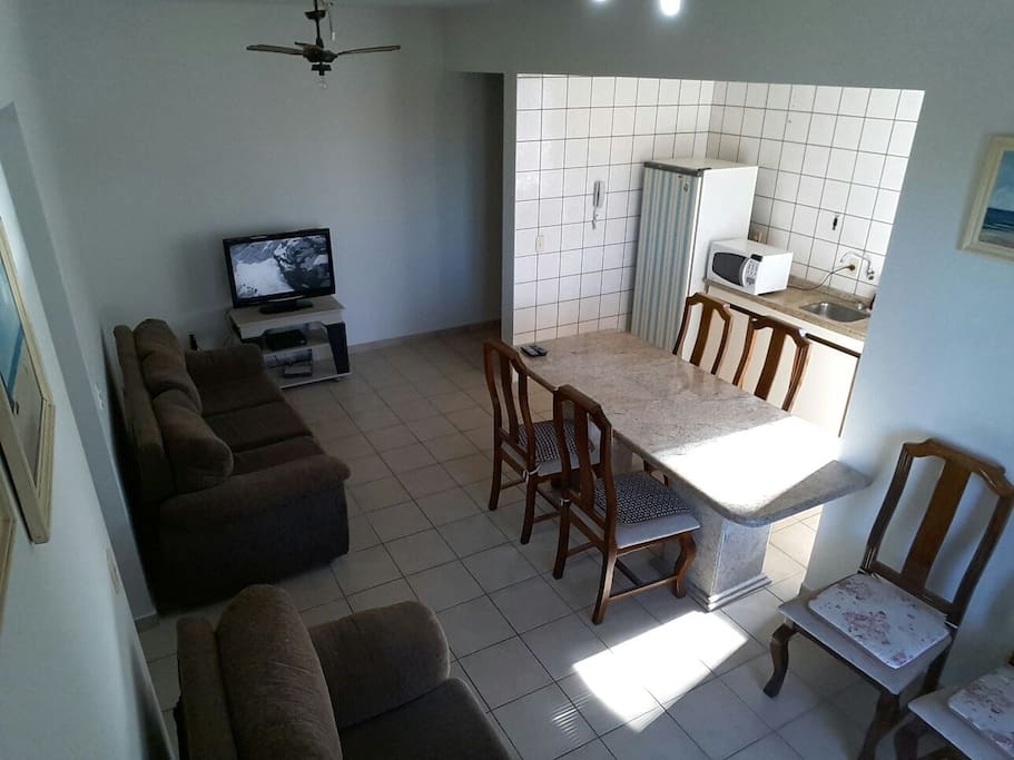 Sala ampla e confortável, ótimo ambiente interno
