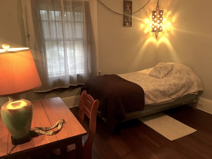 Charming West Akron Home ( Twin Bed, R2 )