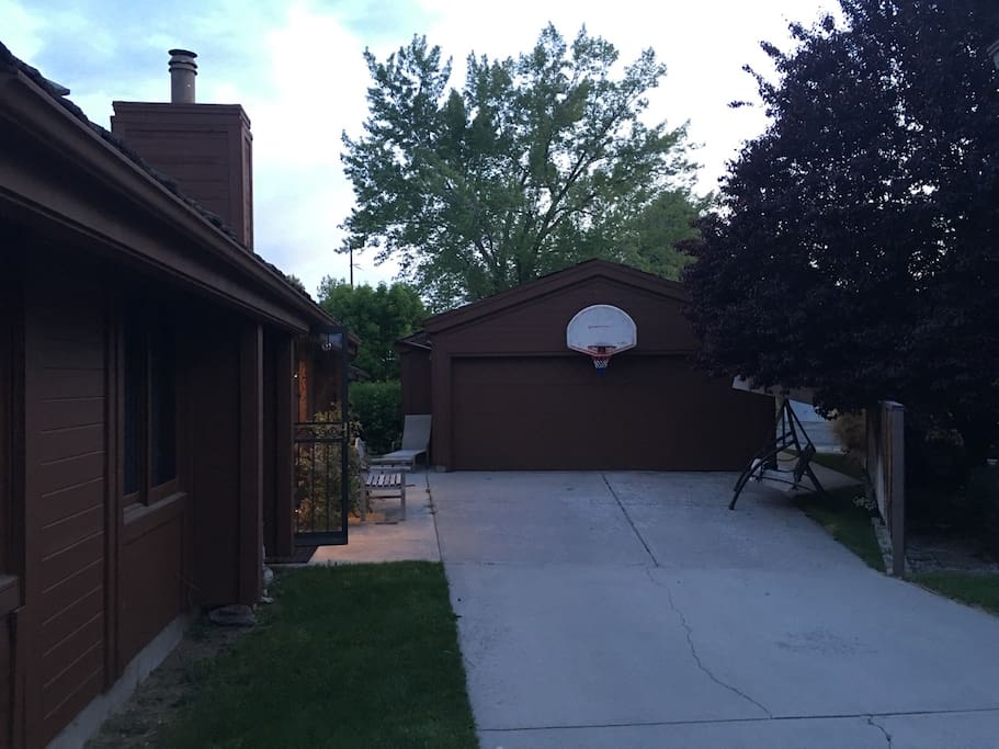Driveway with parking for 2+ cars plus a Basketball Rim. Plenty of parking behind the garage as well.