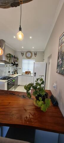 2 bedroom house Cape Town – Claremont gallery image 5