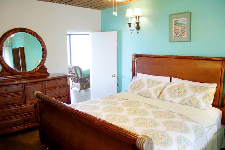 ห้องนอน 2: เตียงคิงไซส์ห้องน้ำในตัว