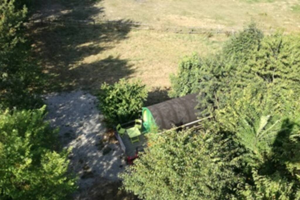 La roulotte Irlandaise se fond dans la nature