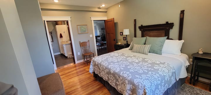 جناح كبير بحمام خاص