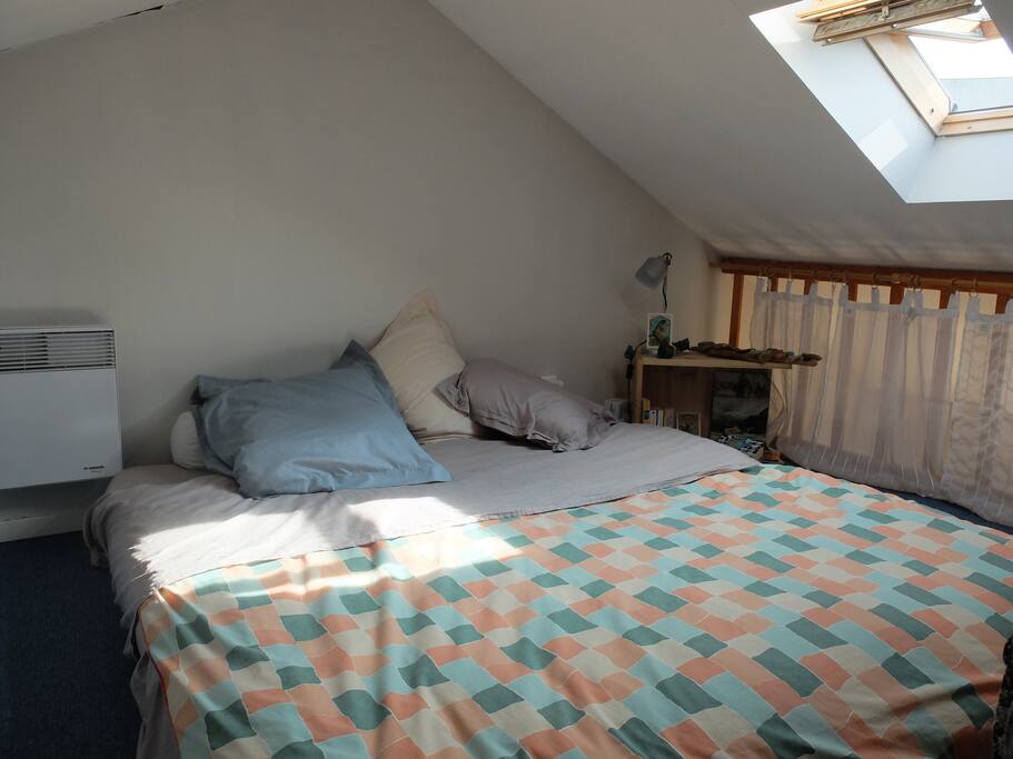 lit sous les toits avec velux
