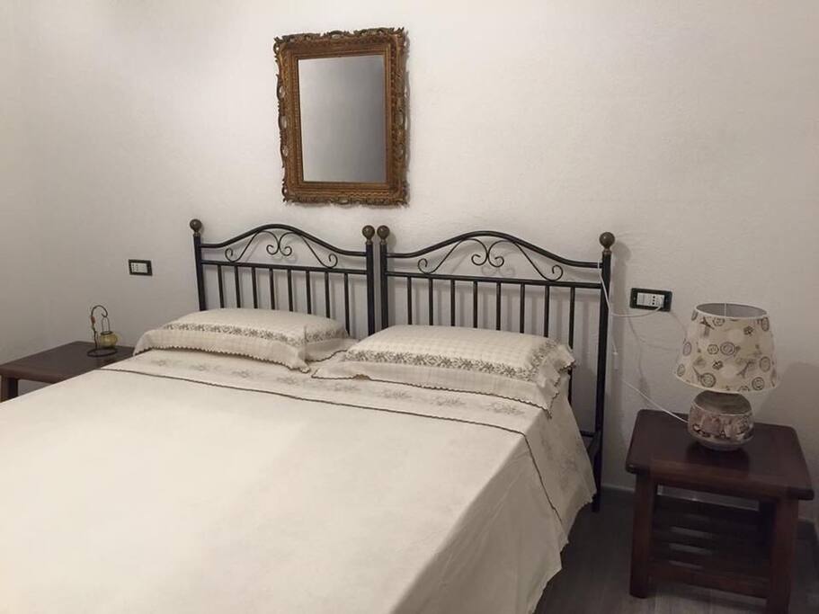 Stanza matrimoniale, con
bagno interno e balcone