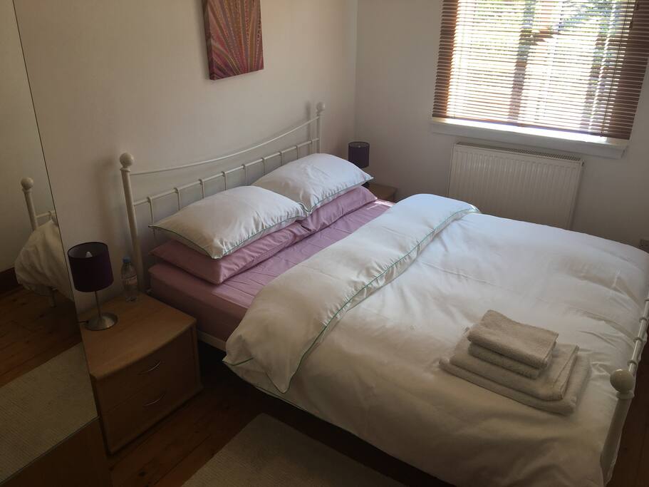 Bedroom One with Kingsize Bed