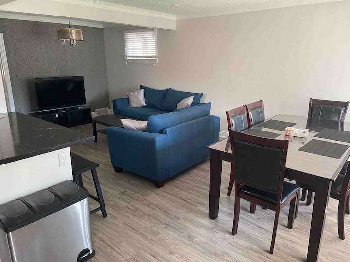 Calm Minimalist 3br Bungalow · Parking · Toronto - Toronto