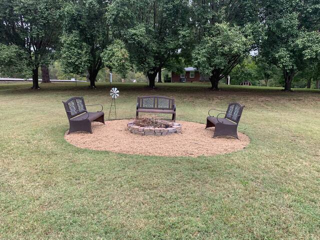 Cozy Nashville Escape with Hot-tub, large outdoor gallery image 4