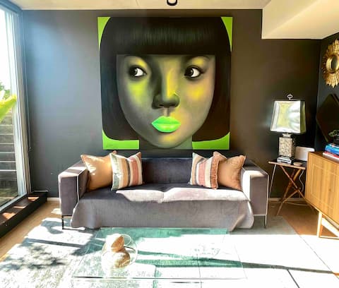Successful Airbnb property: Bright, quiet apartment one block from the beach! in Elwood