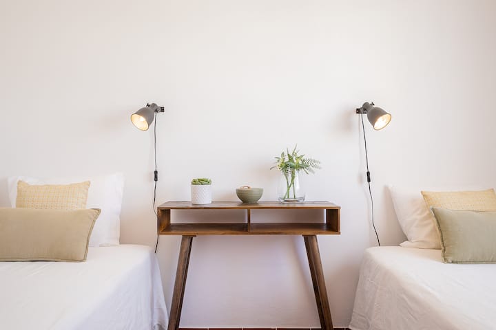 Detajet e dhomës së gjumit për të të bërë të ndihesh si në shtëpi :)