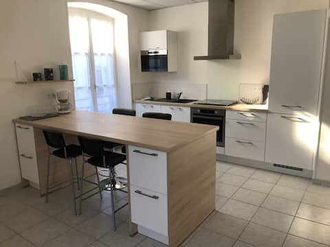 Top Airbnb: "Coeur de LONS Le Liberté" 1 bedroom (Parking) in Lons Le Saunier