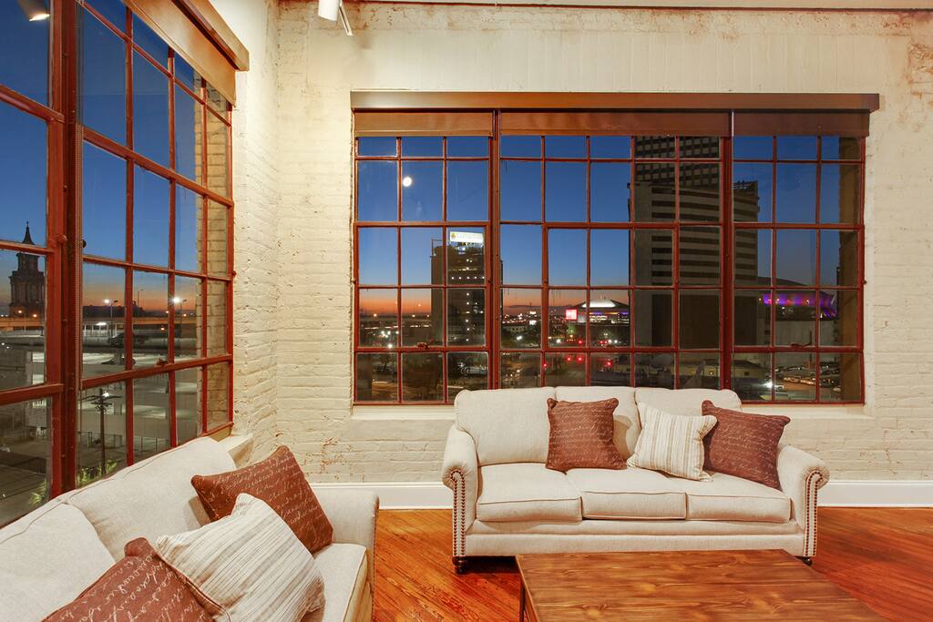 Spacious Downtown Condo w/Magnificent Views