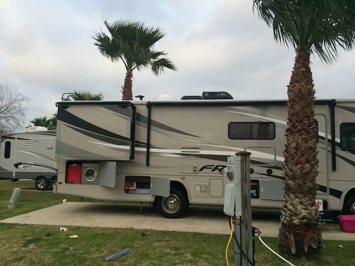 2015 30ft Class A Rv +Easy To Use+ - Fishers, IN