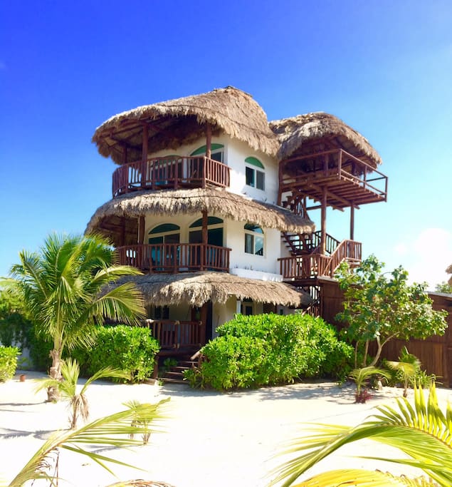 Cosy rooms with balconies and ocean view
