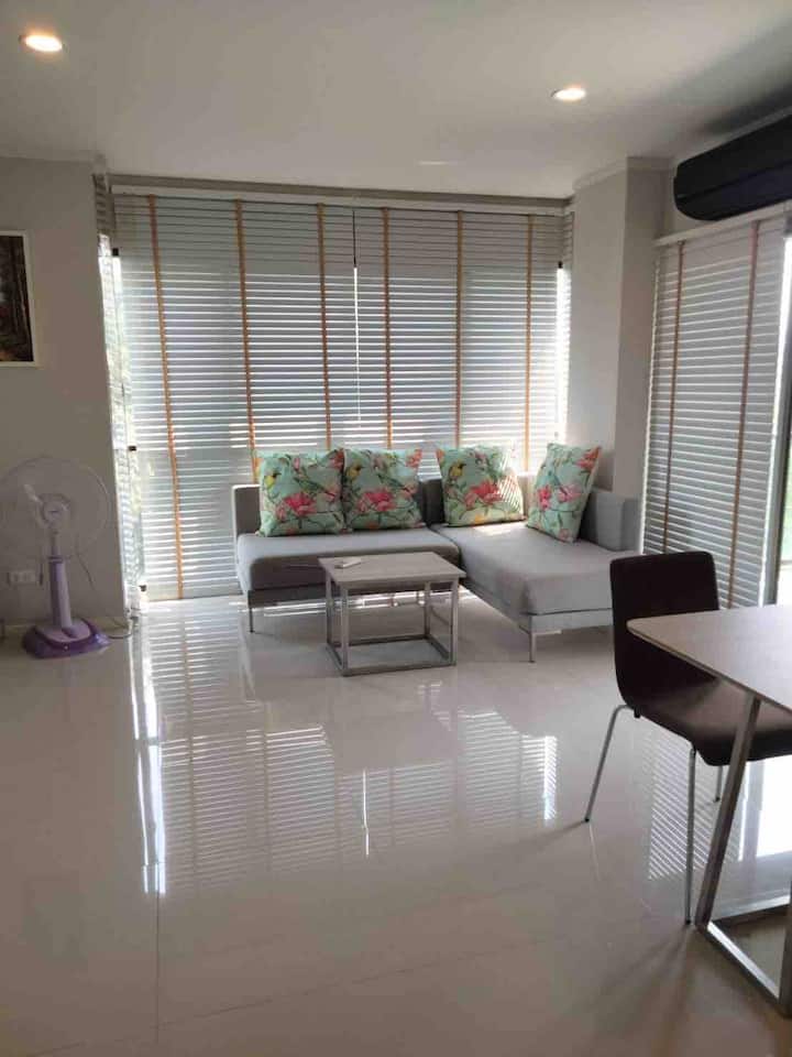 One Bed Room In A Unique And Luxury Condominium - Cha-am