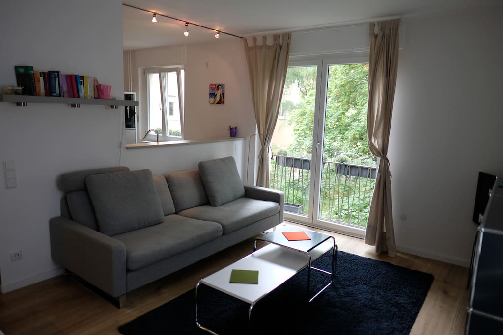 Wohnzimmer Blick Garten zur Ludwigstrasse