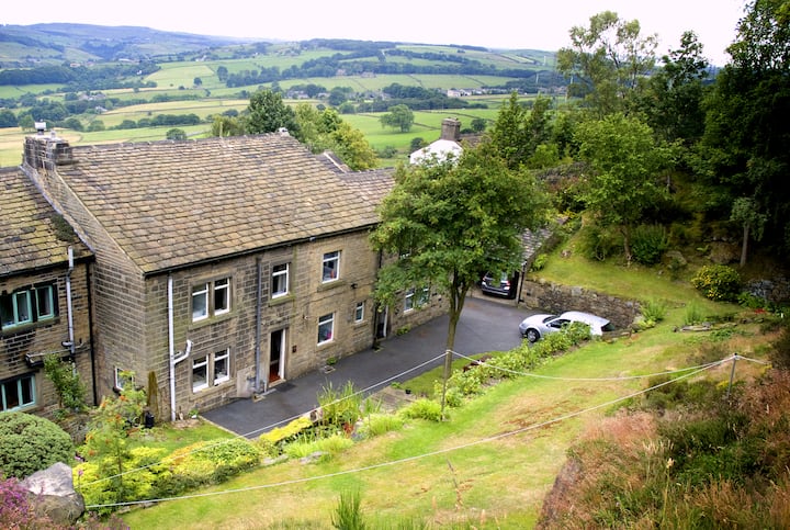 Traditional Stone Cottage In Barkisland. Superb Views. Pet Friendly. Four Stars. - North Yorkshire