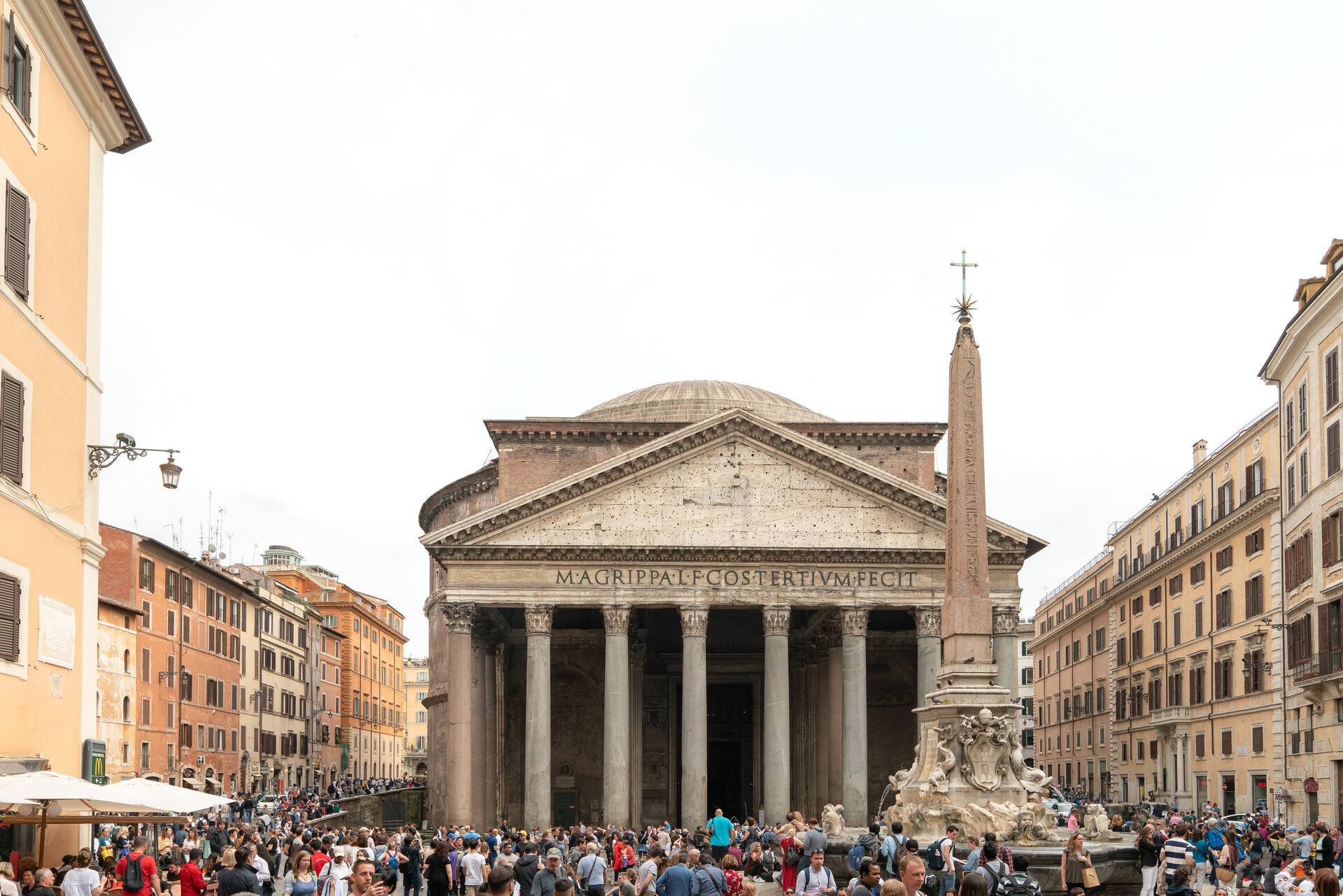 ۩ The Artist's House in front of Pantheon