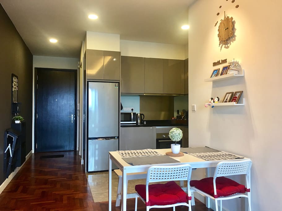 Kitchen & dining area