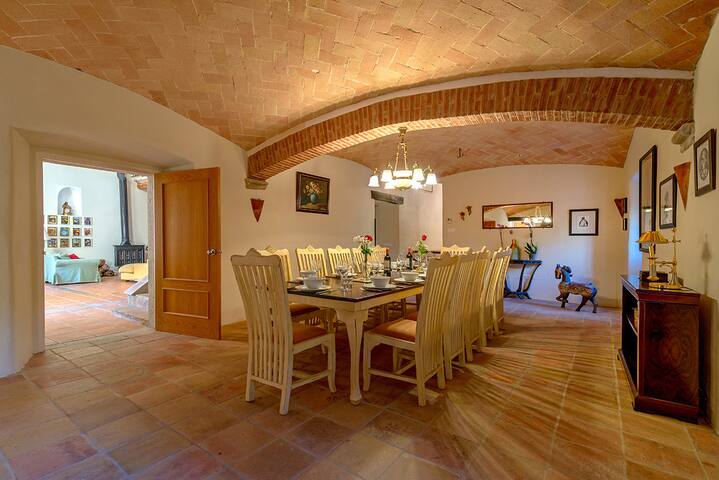 Stunning country house in rural setting. gallery image 5