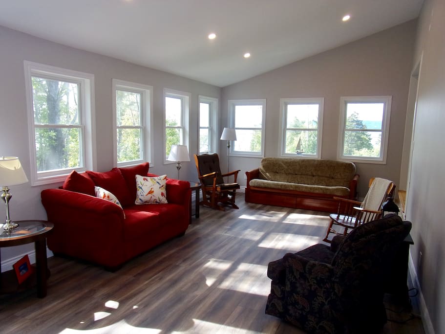Family Room (newly renovated)