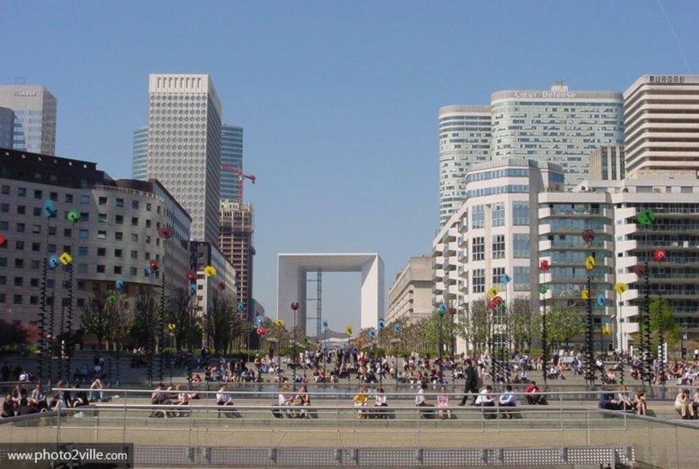 Lieu d'animations et de tourisme en bas de l'immeuble