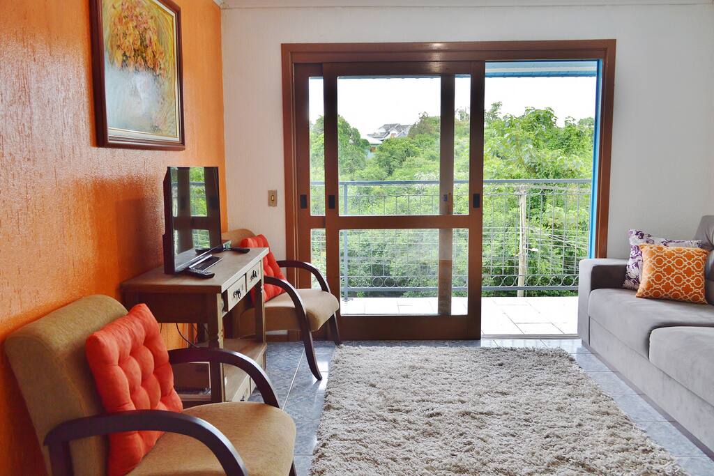 vista do living com saída para sacada