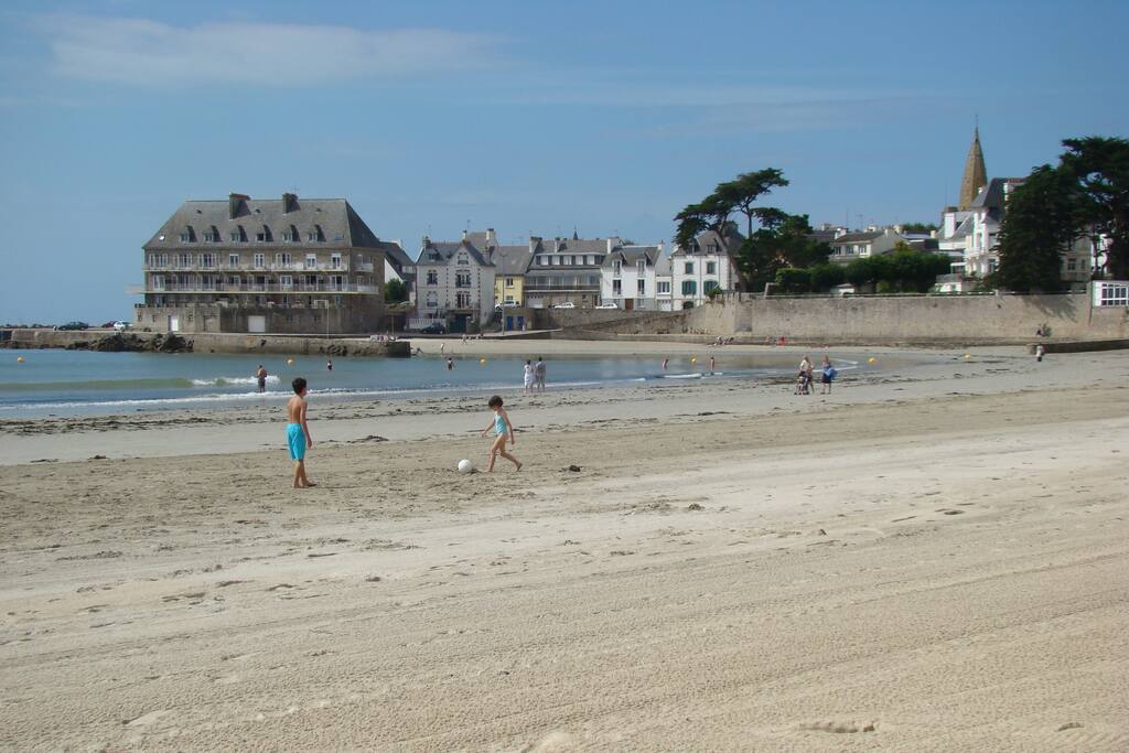 la plage de Toulhars, sous les fenêtres de la maison