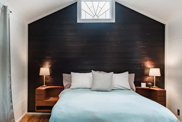 Dhomë gjumi kryesore me krevat dopio "queen"