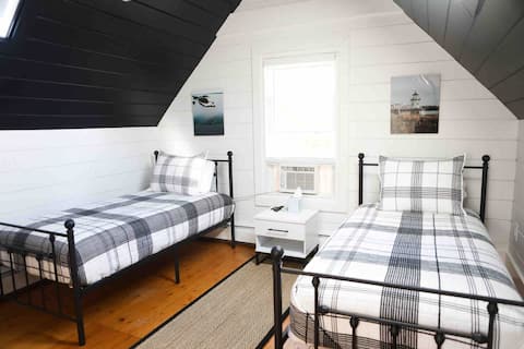 The Farmhouse - Boothbay Harbor