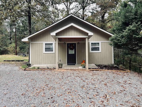 Adams Guesthouse on Lake Jordan-No Cleaning Fee!